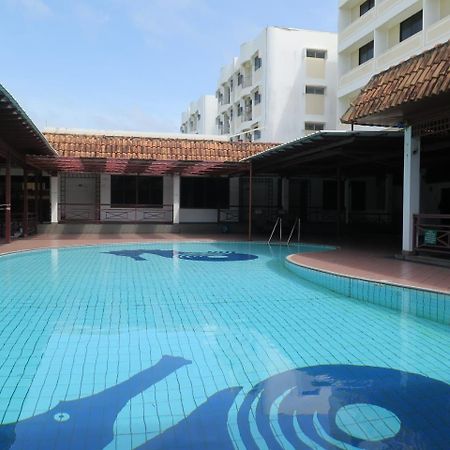 Sea View Resort Hotel & Apartments Kuala Belait Exterior photo