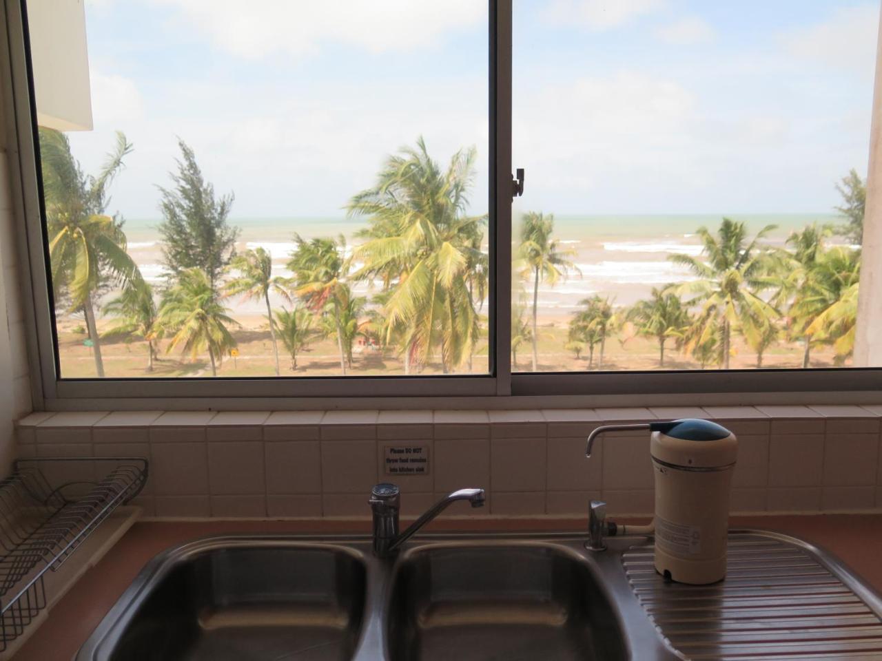 Sea View Resort Hotel & Apartments Kuala Belait Exterior photo