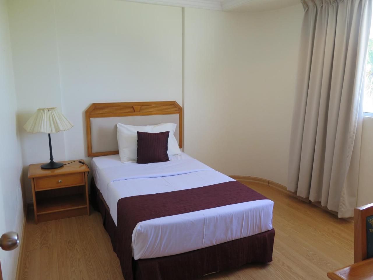 Sea View Resort Hotel & Apartments Kuala Belait Exterior photo