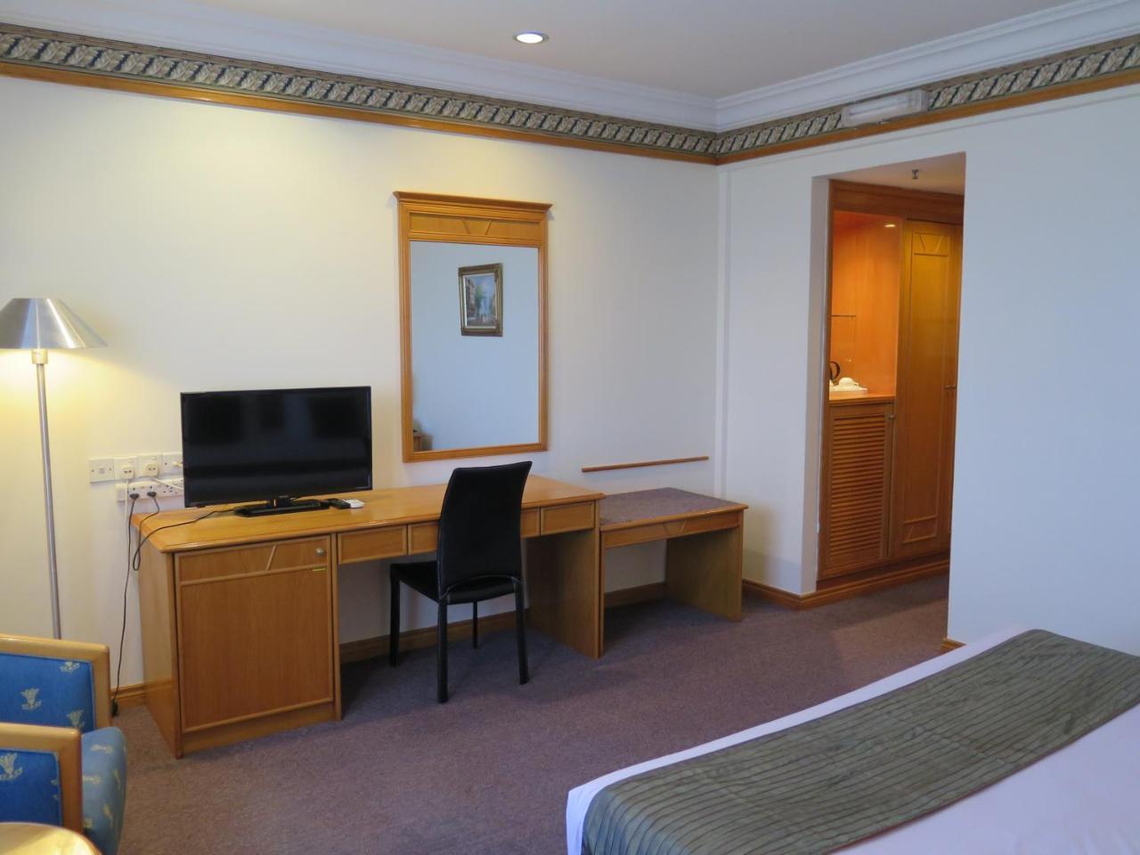 Sea View Resort Hotel & Apartments Kuala Belait Exterior photo