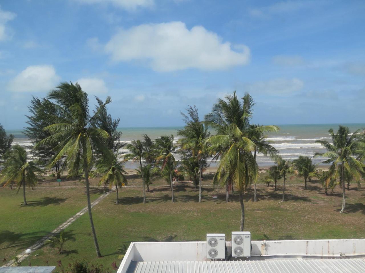 Sea View Resort Hotel & Apartments Kuala Belait Exterior photo