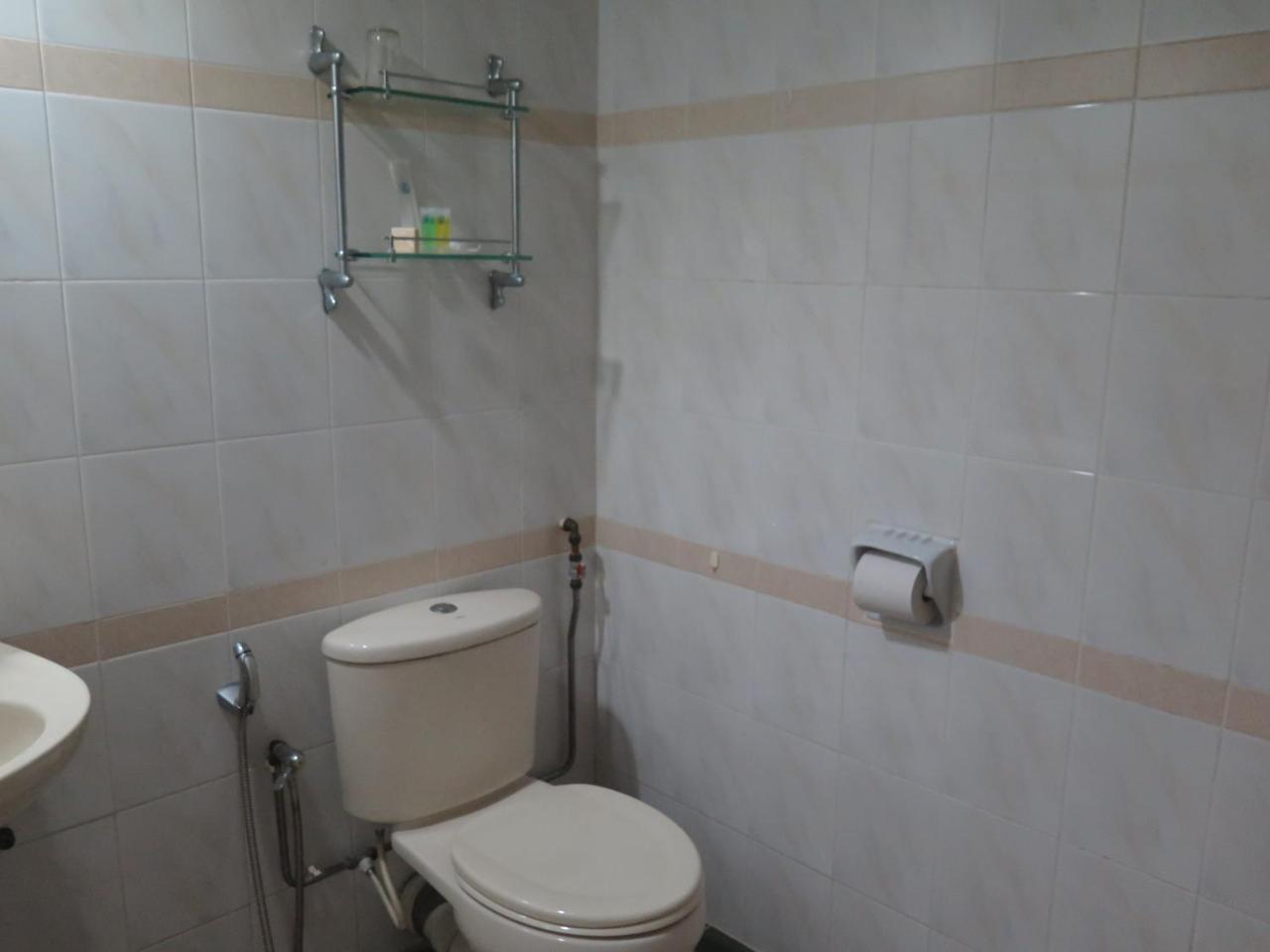 Sea View Resort Hotel & Apartments Kuala Belait Exterior photo