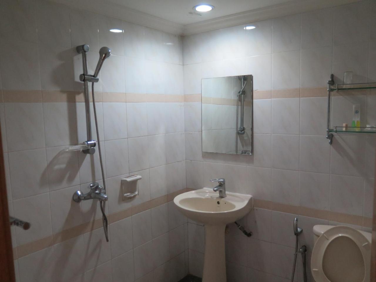 Sea View Resort Hotel & Apartments Kuala Belait Exterior photo