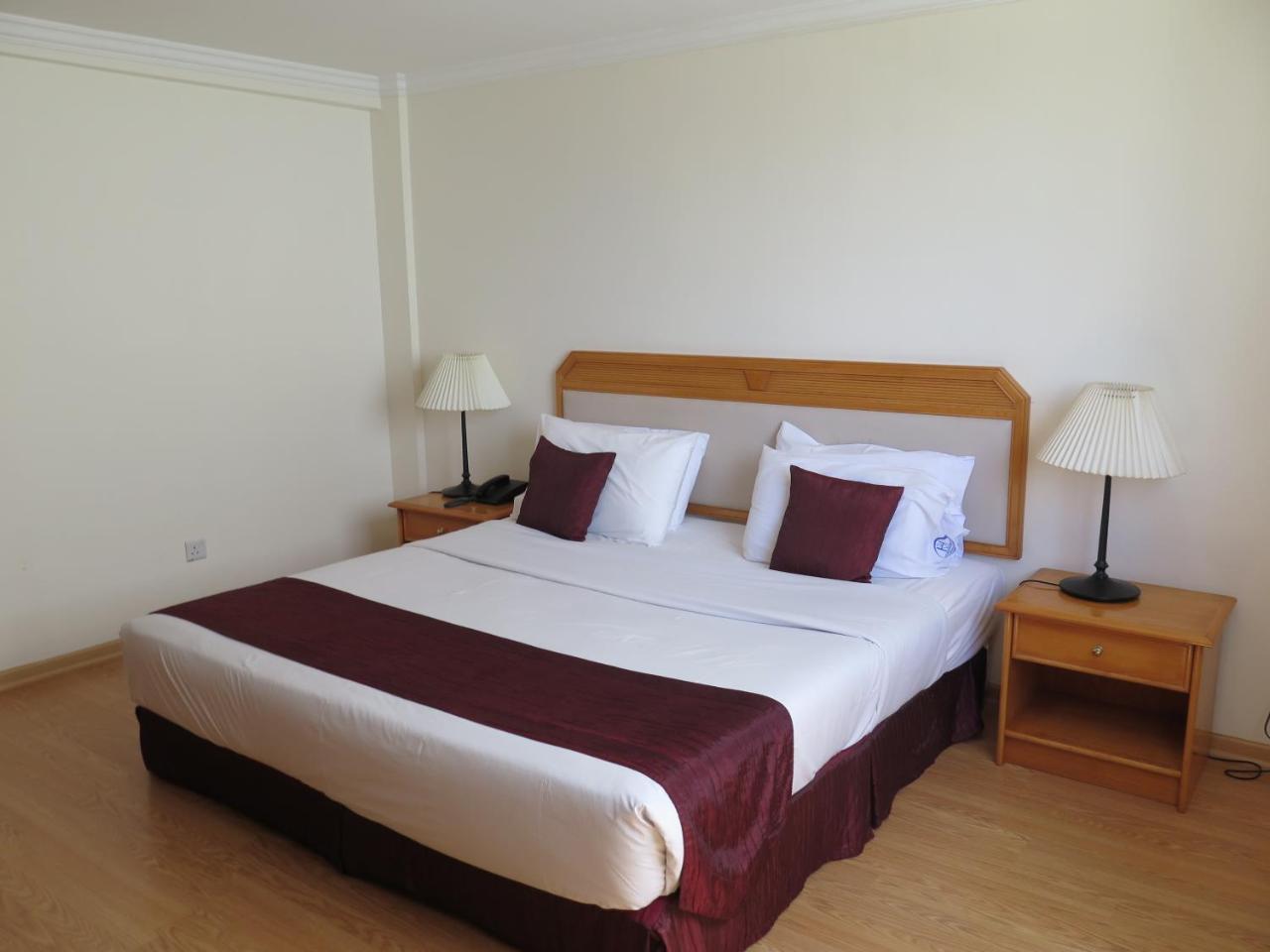 Sea View Resort Hotel & Apartments Kuala Belait Exterior photo