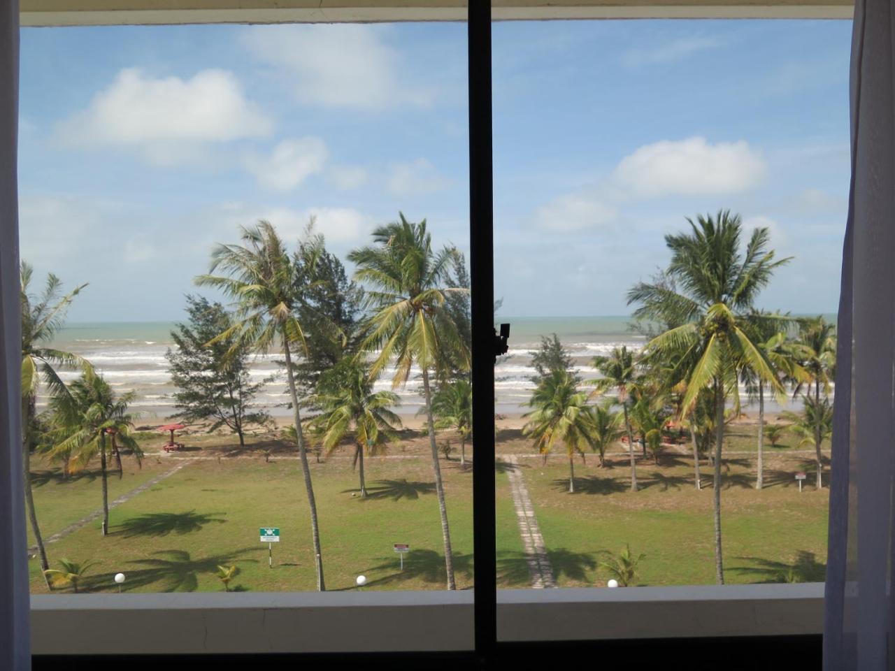 Sea View Resort Hotel & Apartments Kuala Belait Exterior photo