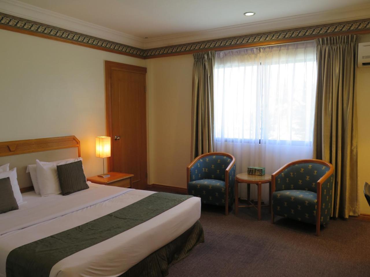 Sea View Resort Hotel & Apartments Kuala Belait Exterior photo